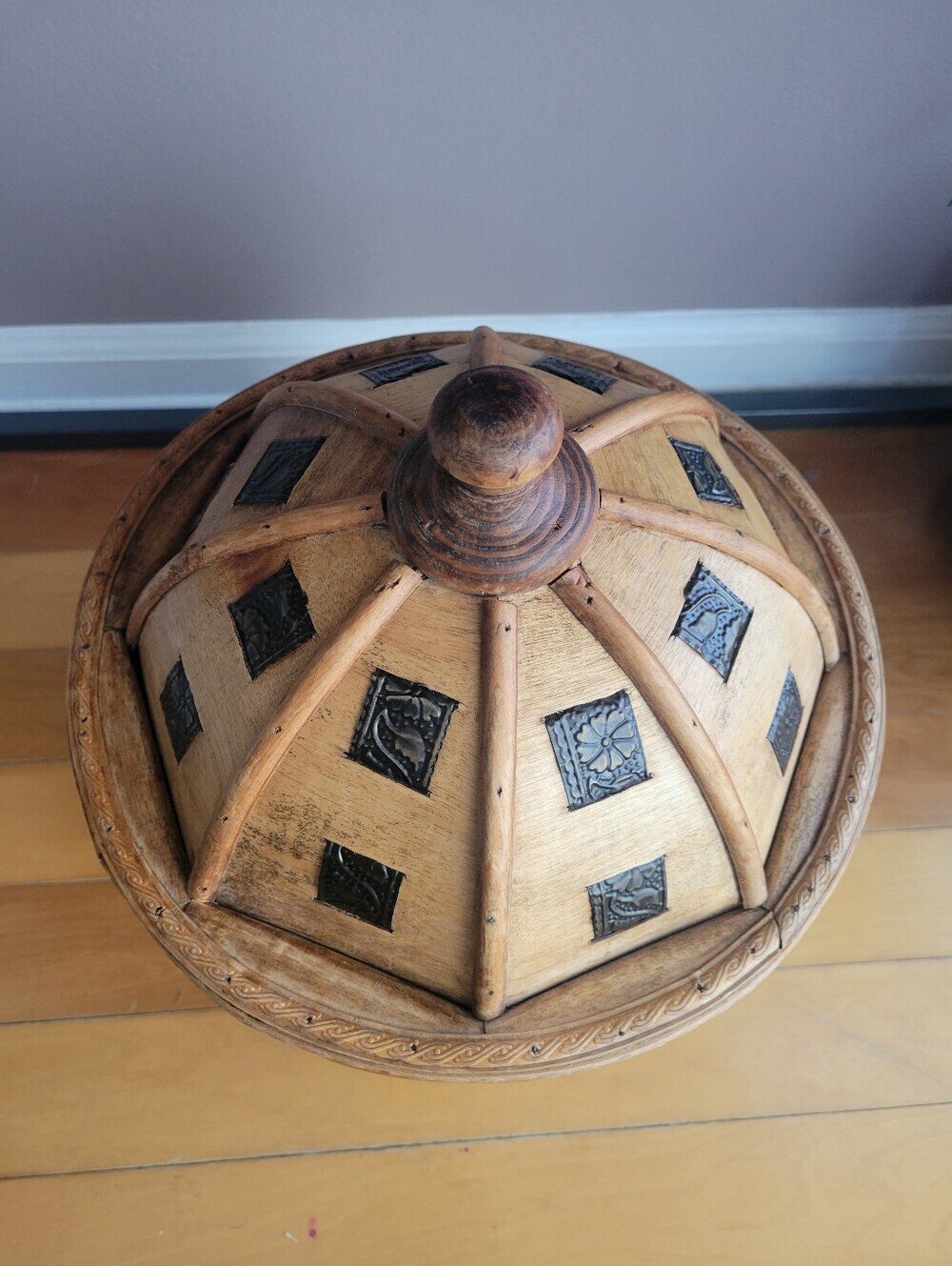 RARE VINTAGE WOODEN BUCKET CANISTER CYLINDER SHAPE LID DESIGN FLOWERS METAL 15.5 - Picture 11 of 16